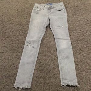 The have rips on each side and they’re stretchy💘.